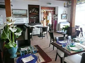 Hotel De La 3*