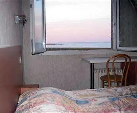 Hotel De La 3*