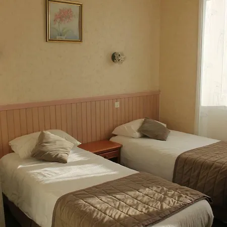 Hotel De La 3*